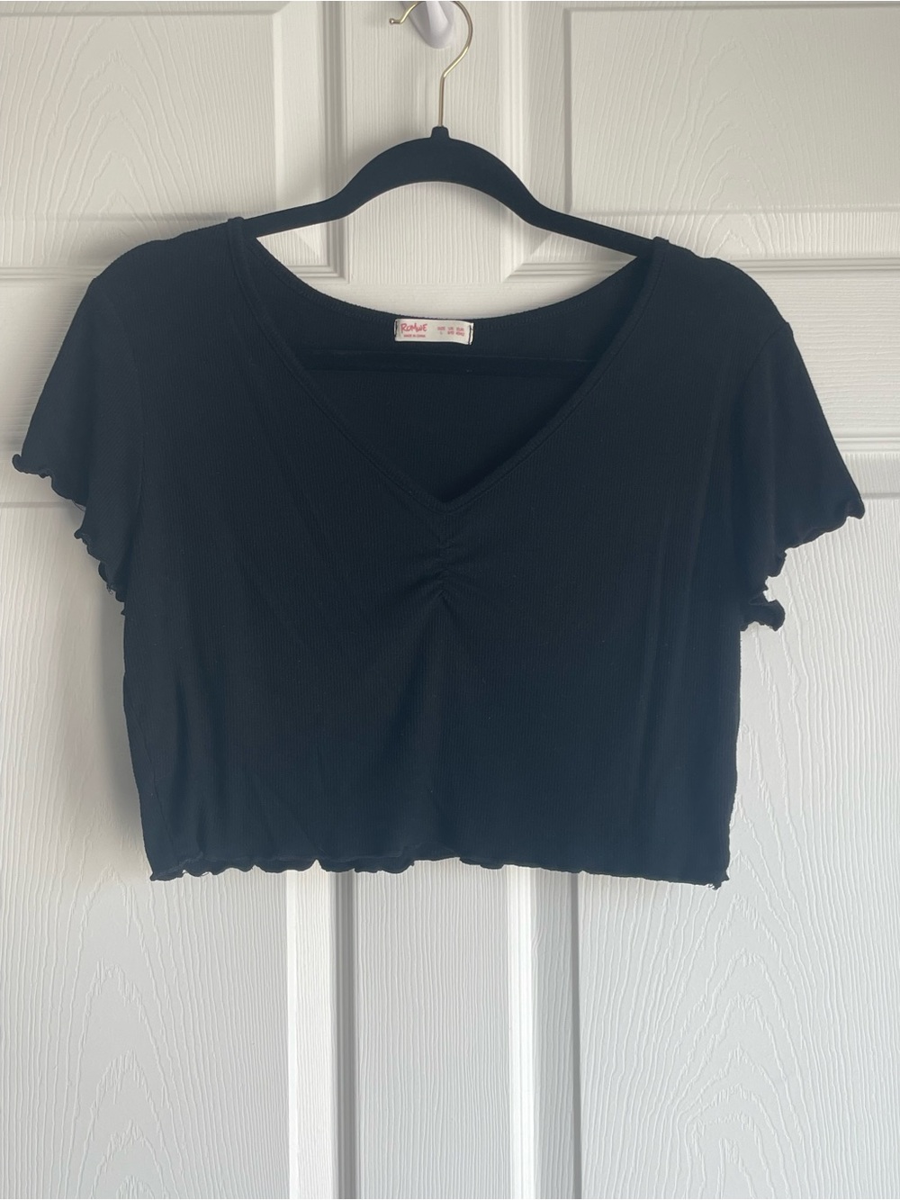 Black Cropped V-Neck Ribbed Top with Lettuce Trim- Casual Women's Tee Size Large